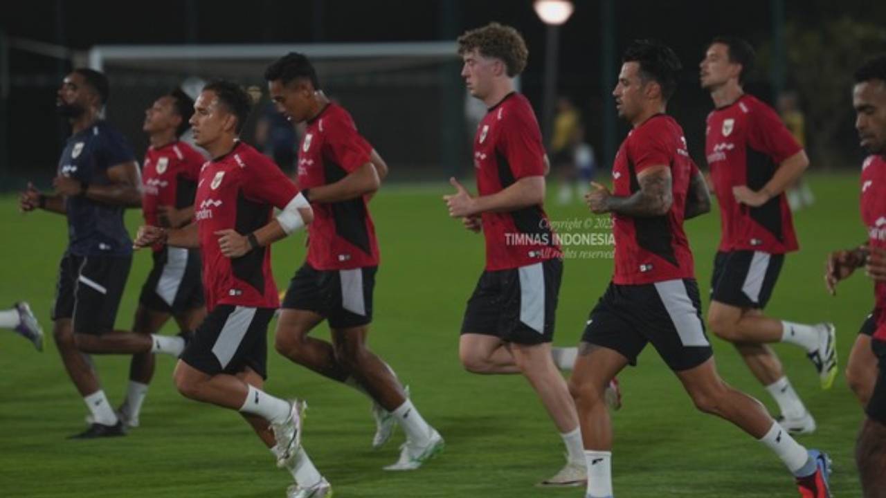 Pemain Timnas Indonesia saat melakukan latihan di Jeddah Arab Saudi jelang R4 Kualifikasi Piala Dunia 2026. Foto: Repro GSI.