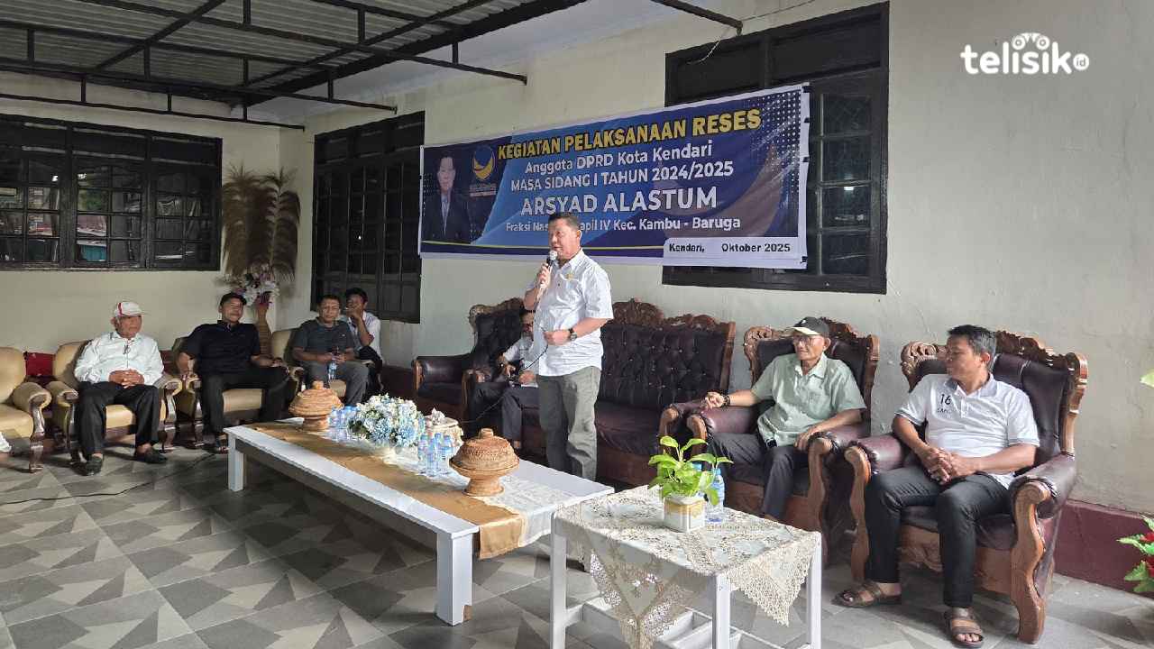 Anggota DPRD Kendari dari Fraksi NasDem, Arsyad Alastum, menjaring aspirasi para konstituennya dari Kambu dan Baruga saat reses masa sidang I, Rabu (29/10/2025) . Foto: Ana Pratiwi/Telisik