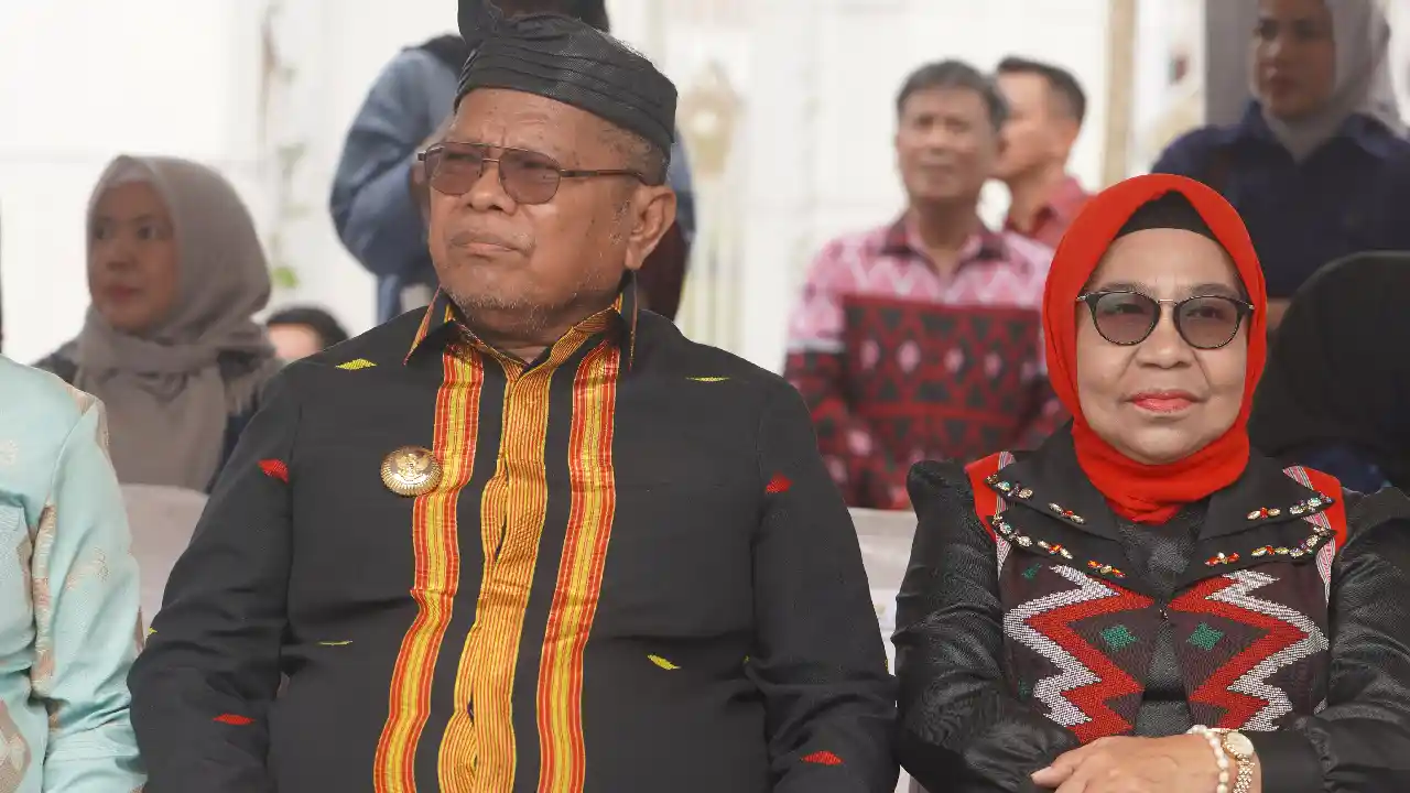 Bupati Buton Selatan, Muhammad Adios bersama Ketua PKK Buton Selatan, Siti Norma Adios menghadiri STQH Nasional di Kota Kendari. Foto: Diskominfo Buton Selatan.