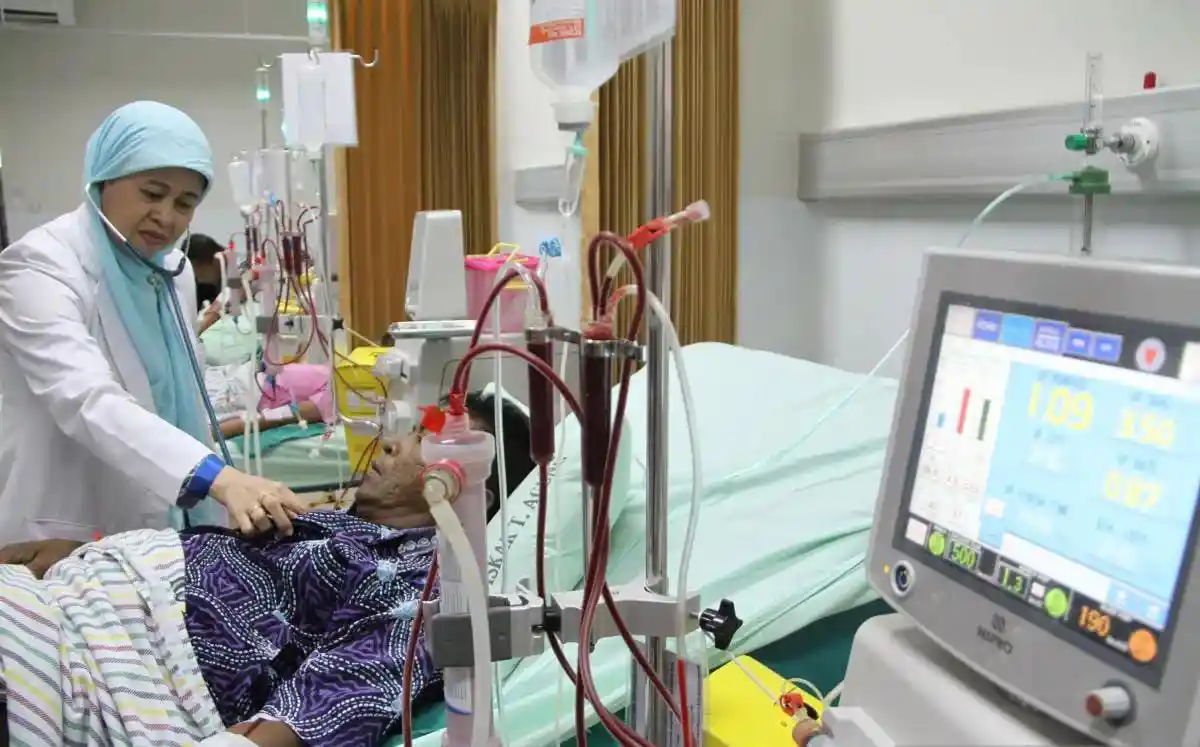 Pasien gagal ginjal tengah menjalani prosedur medis dari gagah ginjal. Foto: Repro Antara.
