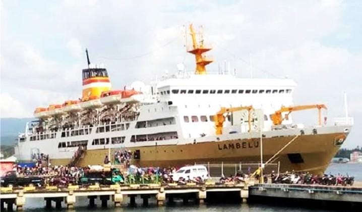 KM Lambelu adalah salah satu kapal penumpang milik PT Pelni yang melayani rute pelayaran antarpulau di wilayah Kalimantan, Sulawesi, dan Nusa Tenggara Timur (NTT). Foto: Dok telisik