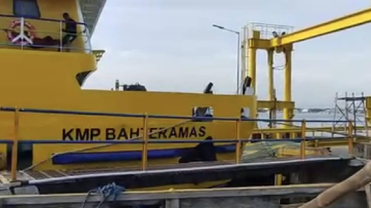 KMP Bahteramas rute Kendari-Langara dan sebaliknya. Foto: Ist.