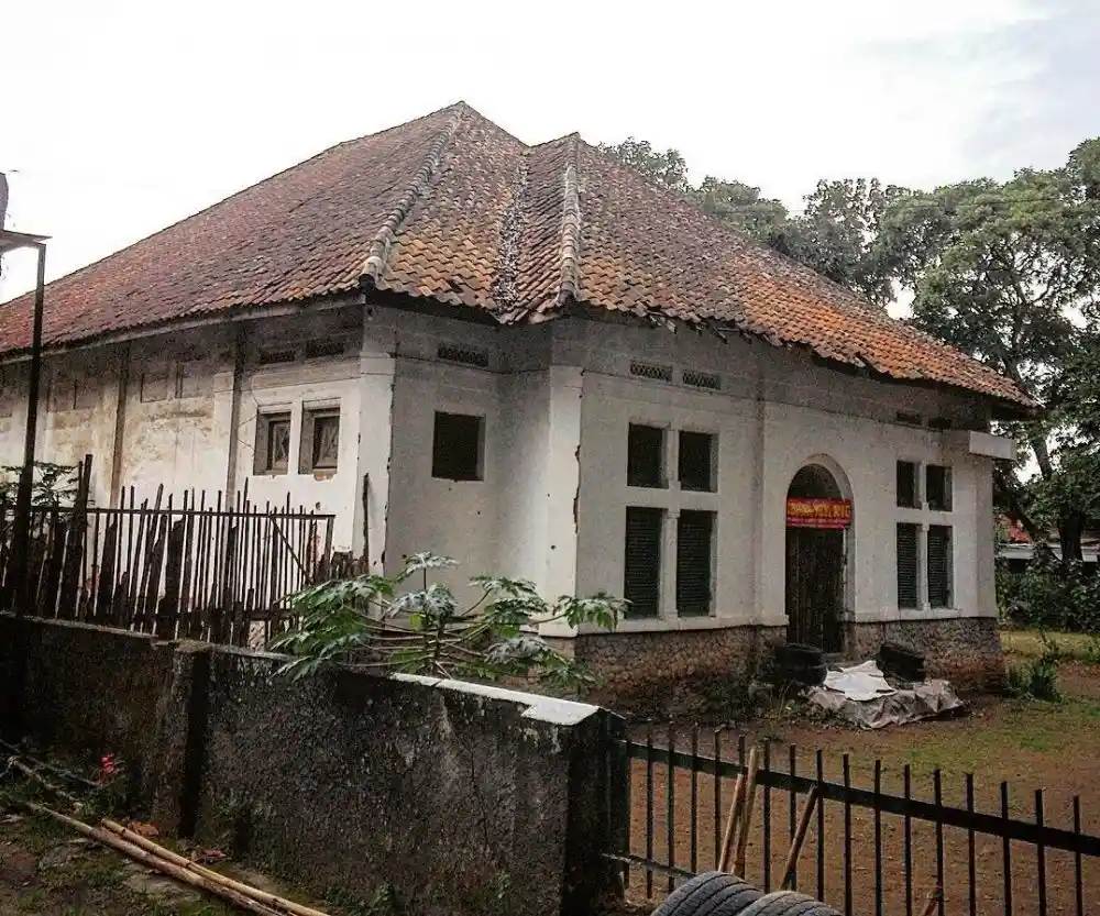 Cerita Horor dua pekerja bangunan, diteror kuntilanak saat nginap ke rumah dinas kosong Semarang. Foto: Repro Bacakoran.