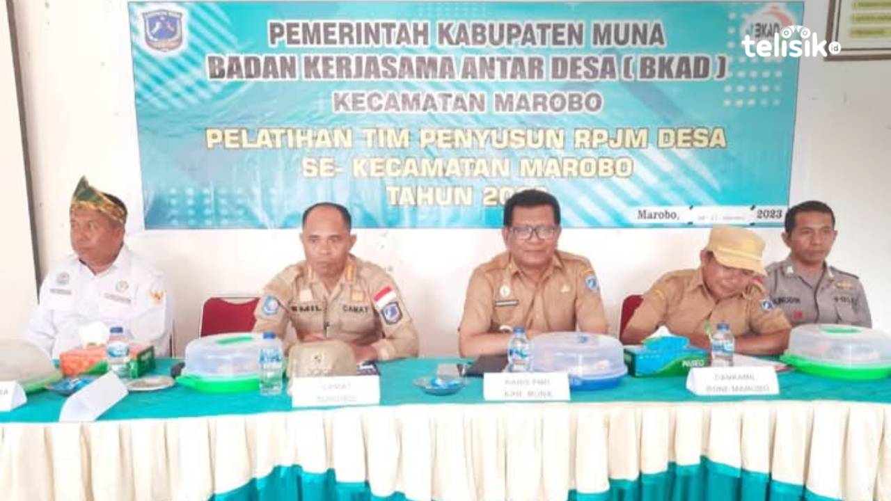 Kadis PMD Muna, Fajaruddin Wunanto (tengah berkacamata). Foto: Sunaryo/Telisik