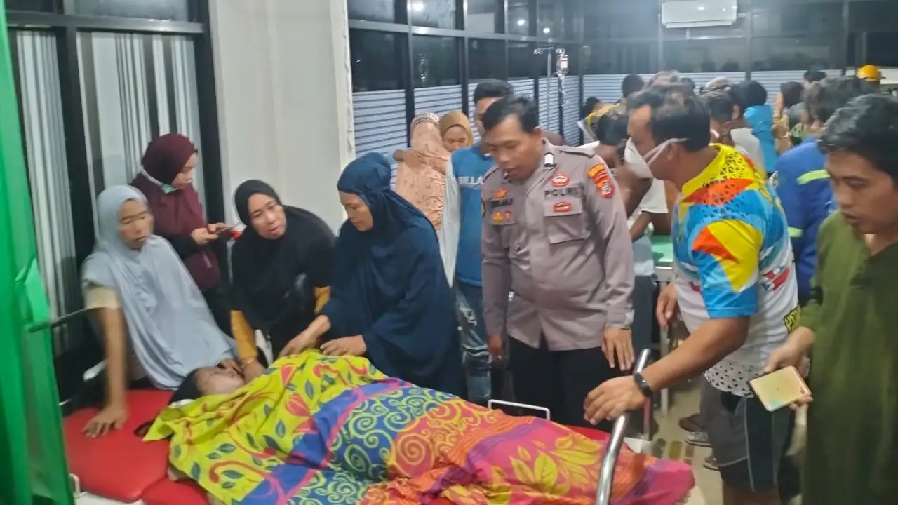 Jenazah siswi kelas 12 SMAN 1 Baru Putih saat proses identifikasi di Puskesmas Batu Putih. Foto: Polsek Batu Putih.