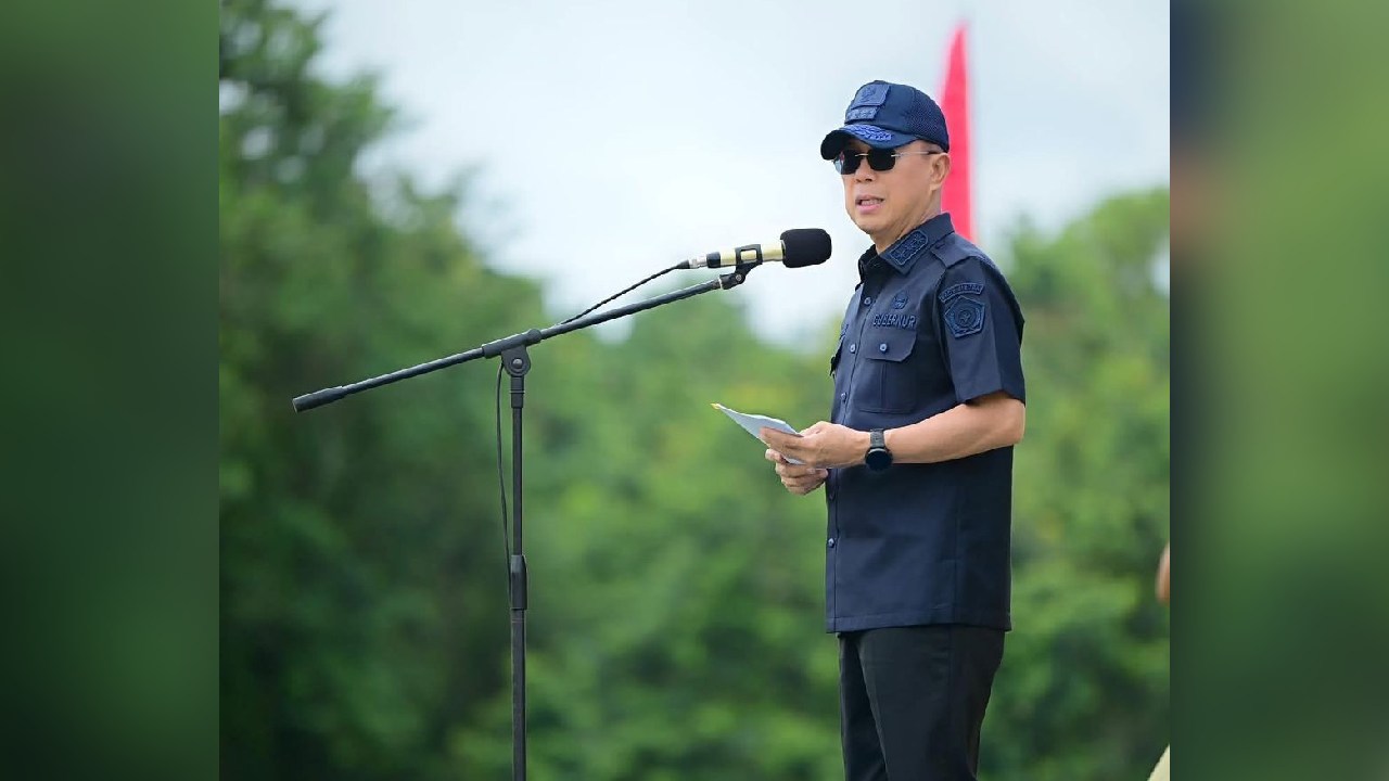 Gubernur Sulawesi Tenggara, Andi Sumangerukka, saat menghadiri peletakan batu pertama pembangunan dapur SPPG di Lanud Halu Oleo Kendari, Jumat (21/11/2025). Foto: PPID Sultra