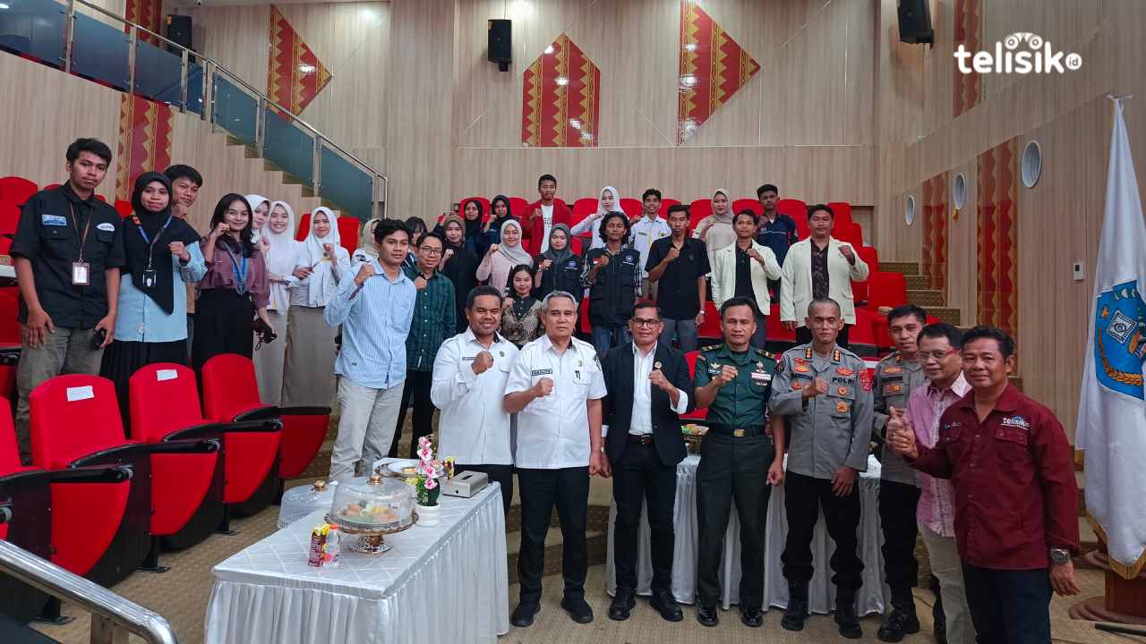 Momen keakraban jurnalis dan narasumber mewarnai perayaan HUT ke-6 Telisik.id. Foto: Gede Suyana Sriski/Telisik.