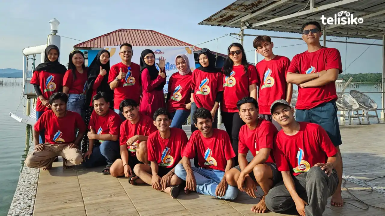 Foto bersama tim telisik.id saat melaksanakan gathering di Villa Kubra, Kabupaten Konawe. Foto: M Nasir Idris/Telisik.