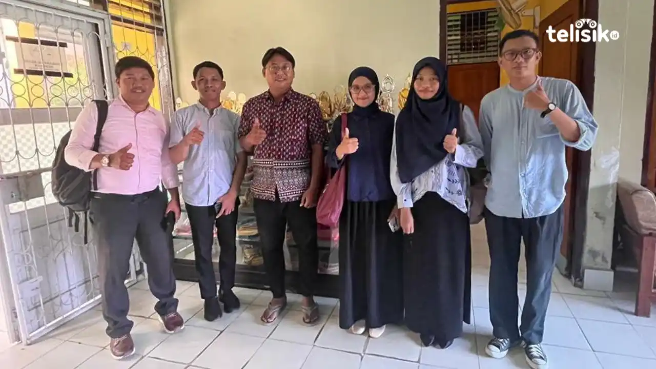 Tim Dosen Muda Prodi Jurnalistik dan Ilmu komunikasi FISIP UHO bersama pimpinan SLB Mandara. Foto: Hendri/Telisik.