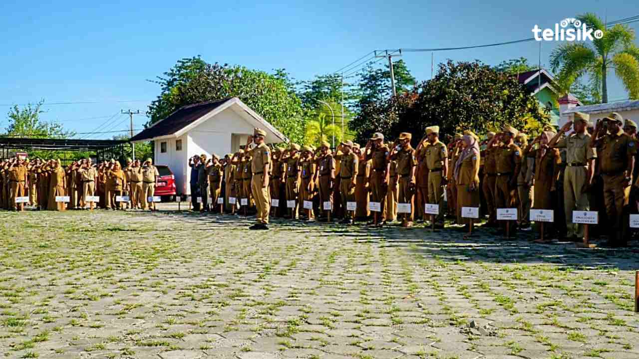 ASN Buton Selatan saat mengikuti apel pagi di halaman kantor Bupati Buton Selatan. Foto: Ali Iskandar Majid/telisik