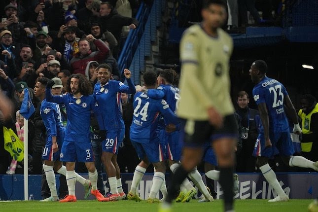 Chelsea berhasil dominasi pertandingan dengan membantai Barcelona 3-0 pada matchday kelima Liga Champions. Foto: Repro AP Photo.