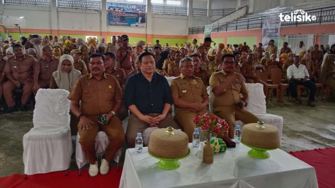 Bupati Muna, Bachrun Labuta bersama Wabup, La Ode Asrafil Ndoasa dan mantan Bupati Muna, LM Rusman Emba. Foto: Sunaryo/Telisik.