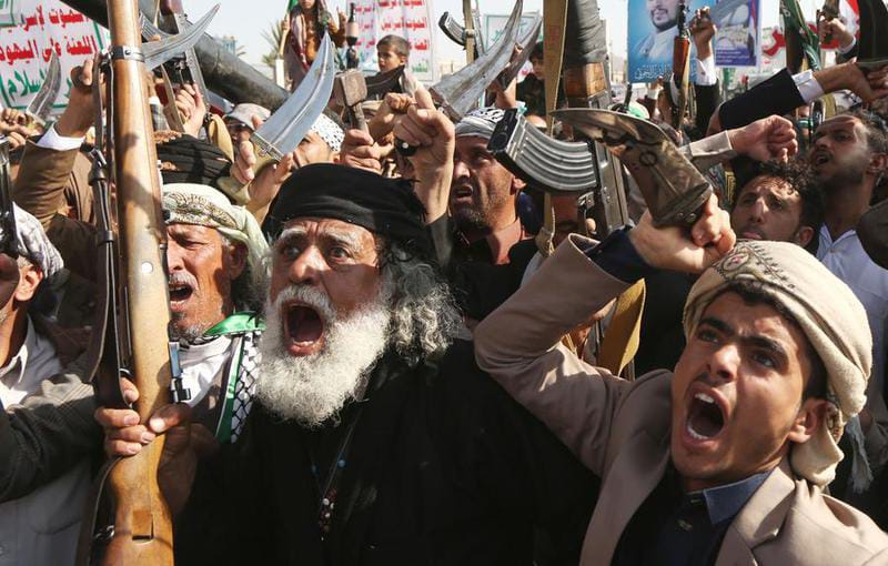 Para demonstran meneriakkan berbagai slogan dalam aksi unjuk rasa untuk merayakan gencatan senjata antara Israel dan Hamas. Foto: Xinhua/Mohammed Mohammed