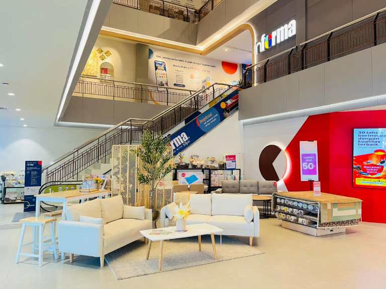 Informa Hadir dengan Konsep Baru di Living Plaza Kendari. Foto: Ist