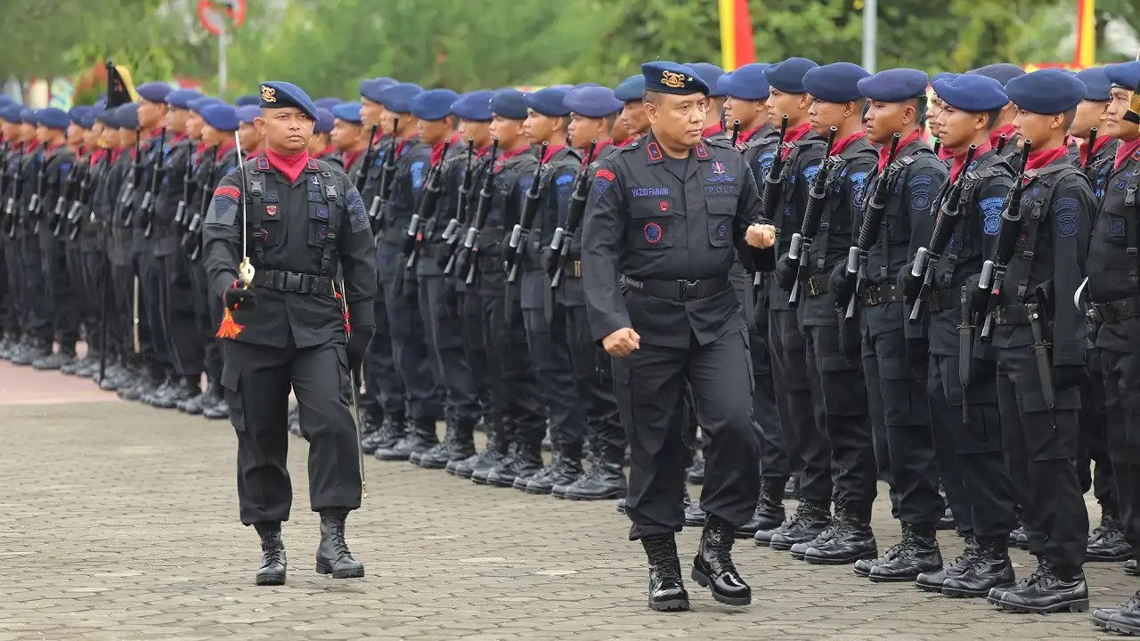 Penerimaan Bintara Brimob Polri 2026 dibuka dengan tahapan seleksi terjadwal dan persyaratan lengkap. Foto: YouTube@Asep Bourne