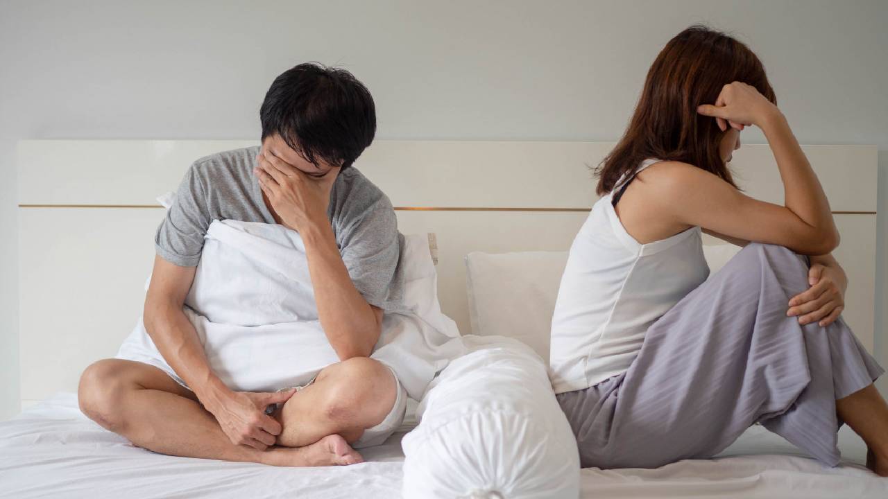 Ditinggal suami bekerja jauh, seorang perempuan (Ilustrasi) memilih alat bantu untuk menjaga kesetiaan diri. Foto: Repro iStockphoto.