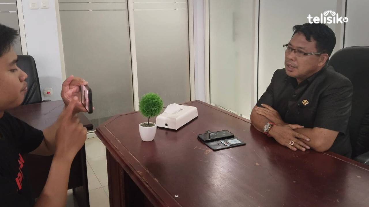 Wakil Ketua Komisi II DPRD Kolaka Utara, Ansar Ahosa saat ditemui di ruang Komisi II. Foto: Muh. Risal H/Telsik.