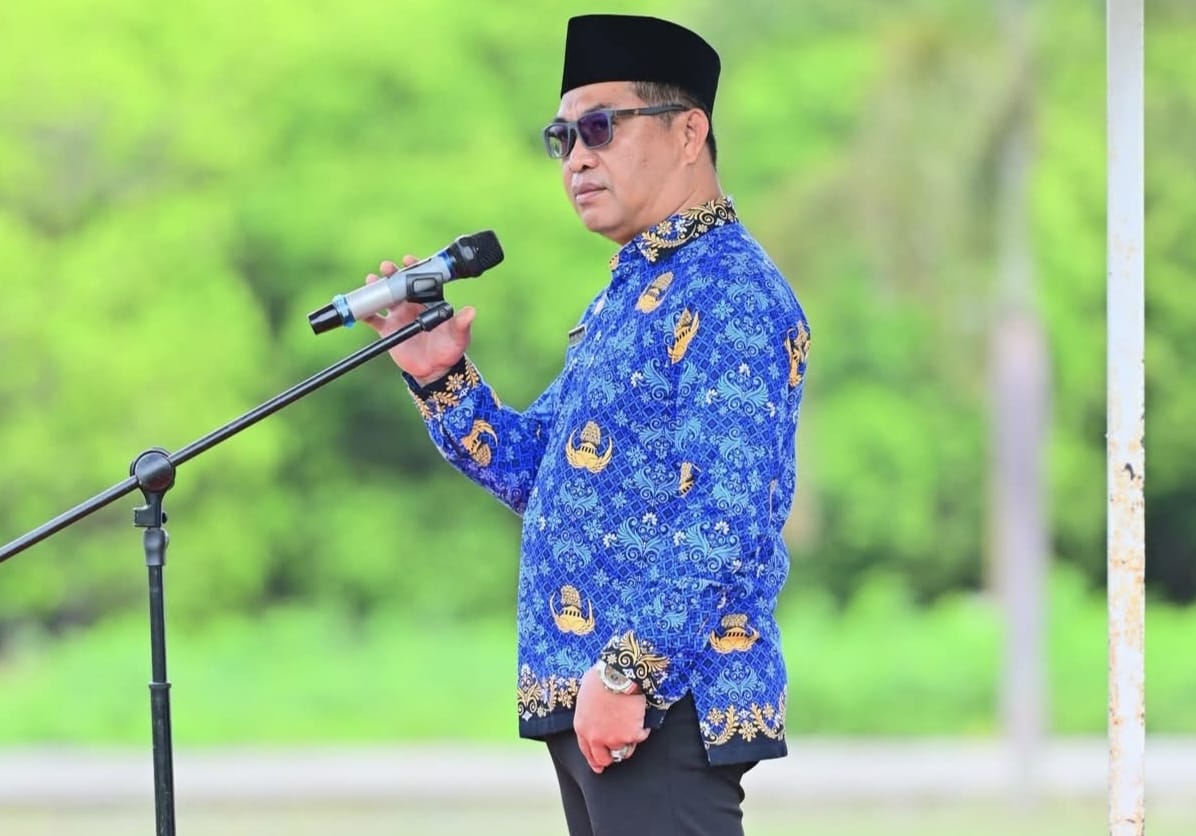 Penjabat Sekertaris Daerah Kolaka Utara, Muhammad Idrus pimpinan upacara peringatan hari kesadaran nasional. Foto: Diskominfo Kolaka Utara.
