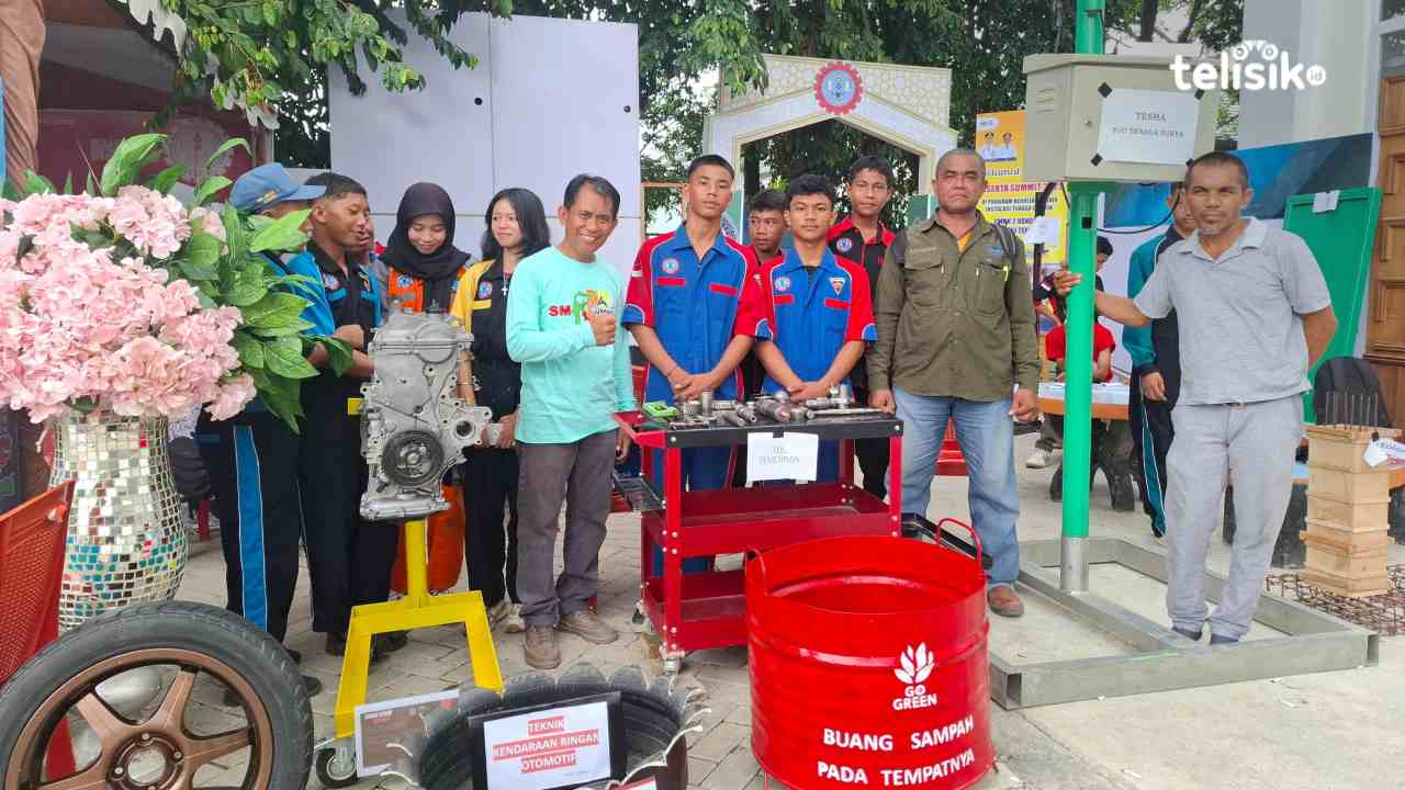 Beberapa produk yang dipamerkan oleh siswa SMKN 2 Kendari saat kegiatan Summit SMK di halaman Kantor Dikbud Sultra. Foto: Erni Yanti/Telisik
