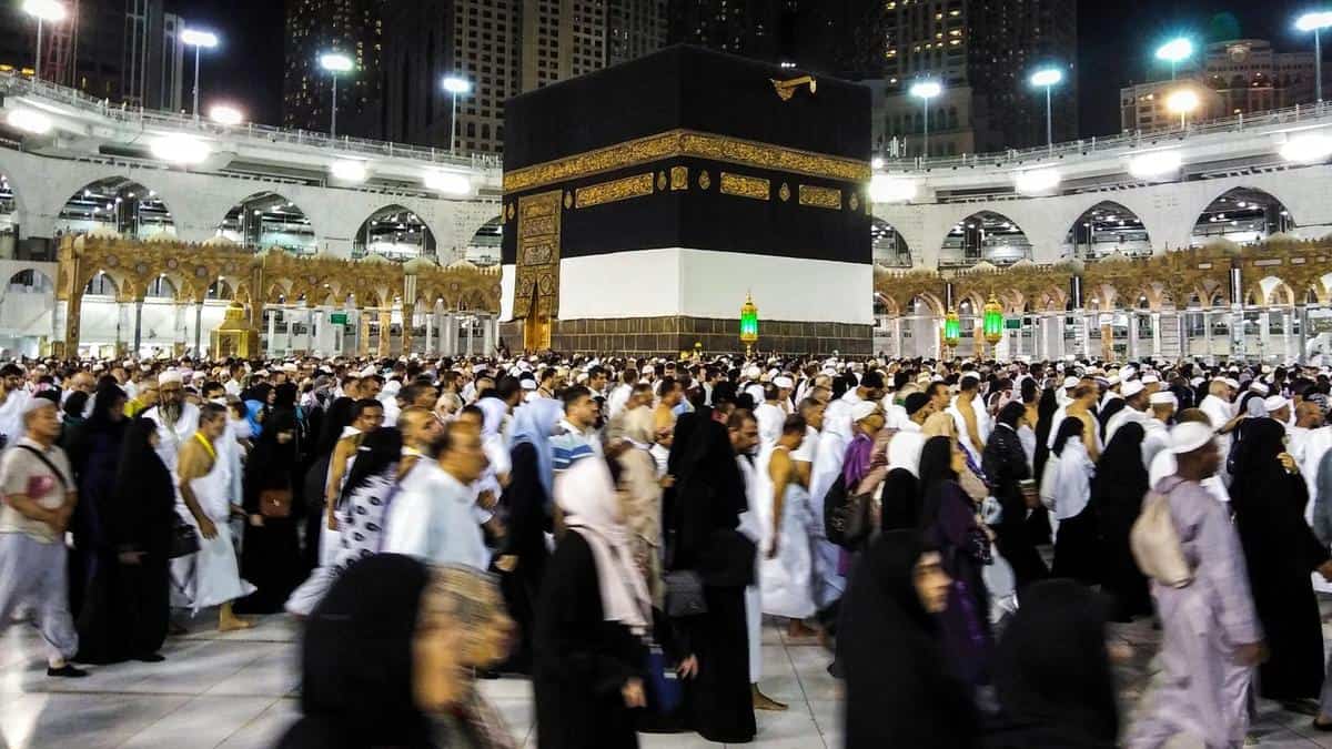 Penetapan biaya haji reguler 2026 memuat rincian pembayaran berbeda pada setiap embarkasi daerah Indonesia. Foto: Repro zakat.or.id
