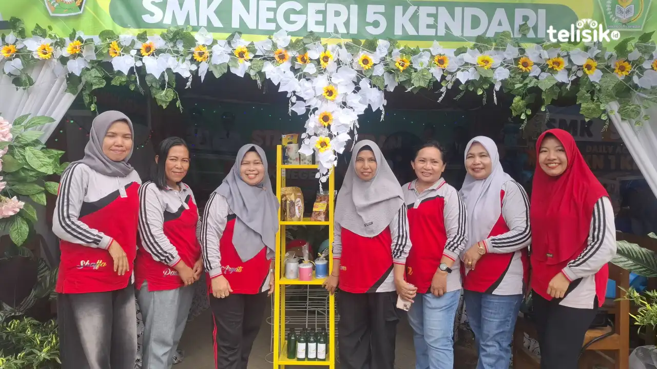 Stand SMKN 5 Kendari saat mempromosikan produknya di Summit SMK. Foto: Erni Yanti/Telisik.