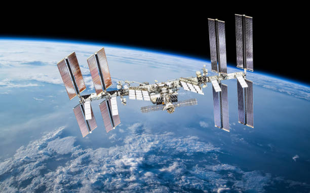Temuan terbaru NASA ungkap Bumi ternyata tidak benar-benar mengelilingi Matahari seperti yang diajarkan. Foto: Repro iStockphoto.