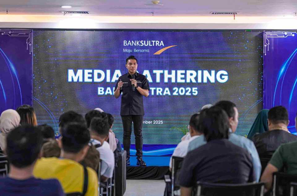 Direktur Utama Bank Sultra, Andri Permana Diputra Abubakar, saat memaparkan capain Bank Sultra, Jumat (21/11/2025) pekan lalu. Foto: Bank Sultra