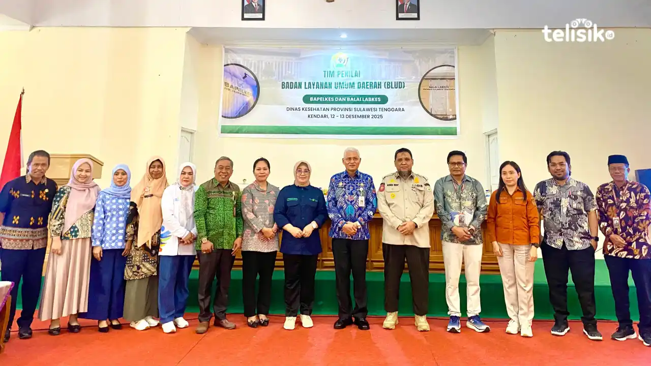 Foto bersama tim penilai BLUD di Bapelkes Sultra. Foto: Ana Pratiwi/Telisik.