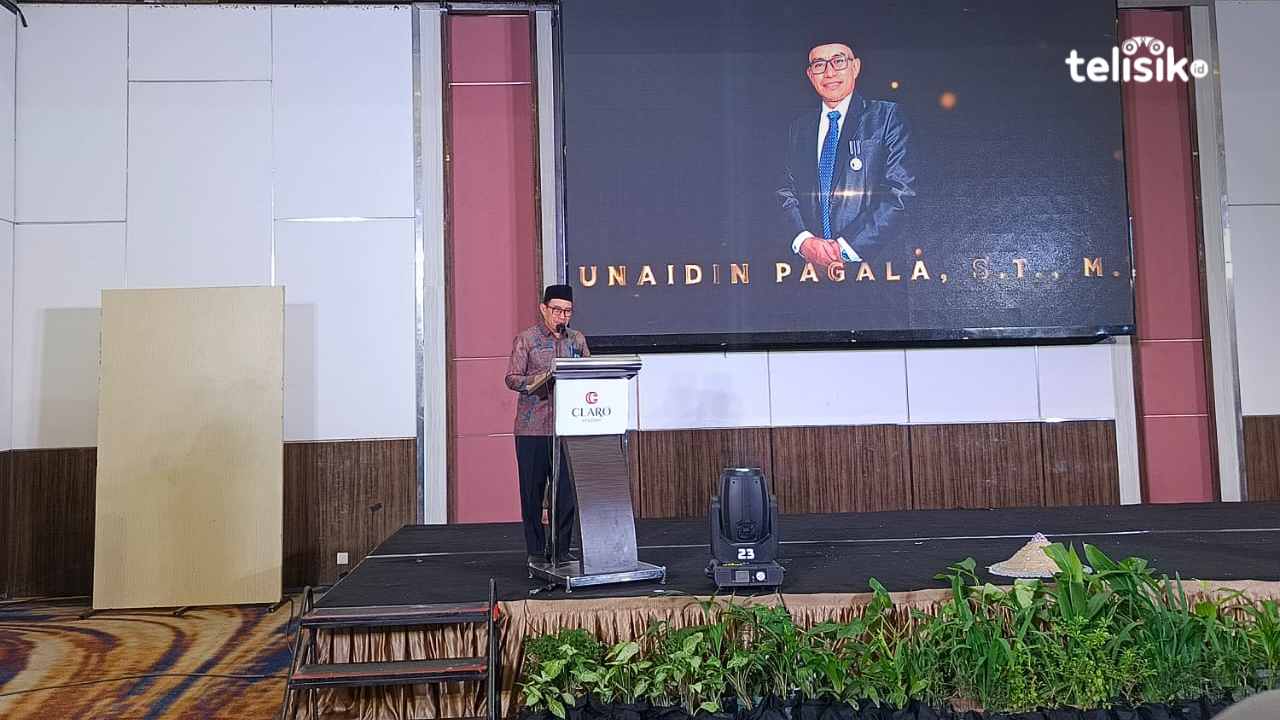 Kepala BPMP Sultra, Junaiddin Pagala, saat memberikan arahan di kegiatan malam apresiasi penghargaan pendidikan, Senin (22/12/2025). foto: Gede Suyana Sriski/telisik