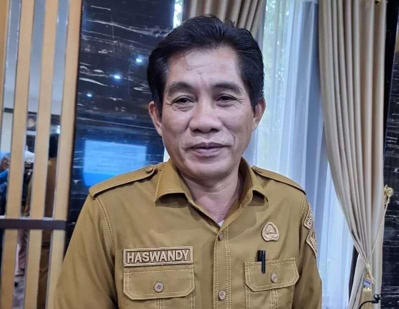 Kepala Disnakertrans Sultra, LM Ali Haswandy, berkomitmen menuntaskan sengketa lahan di daerah transmigran. Foto: Ist.
