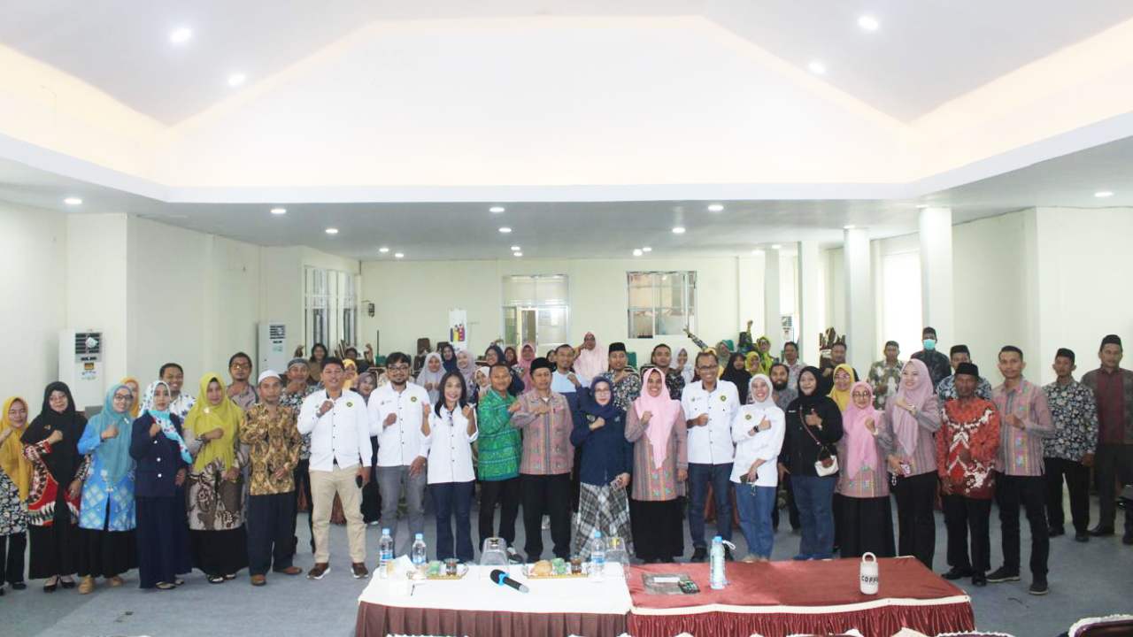 Kanwi Kemenag Sultra melaksanakan implementasi AI Ready ASEAN-Mafindo Kendari untuk pendidik. Foto: Ist.