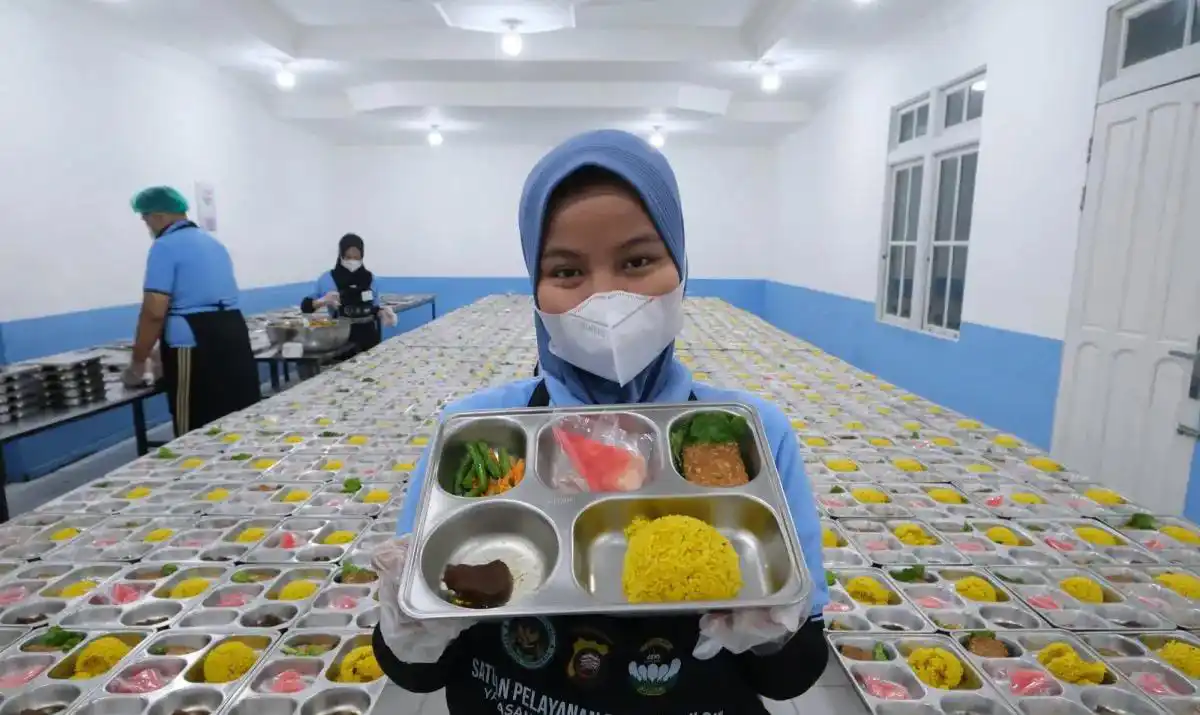 Besaran gaji pegawai SPPG yang diangkat menjadi PPPK 2026 mulai terungkap melalui penjelasan resmi Badan Gizi Nasional. Foto: Repro Antara.