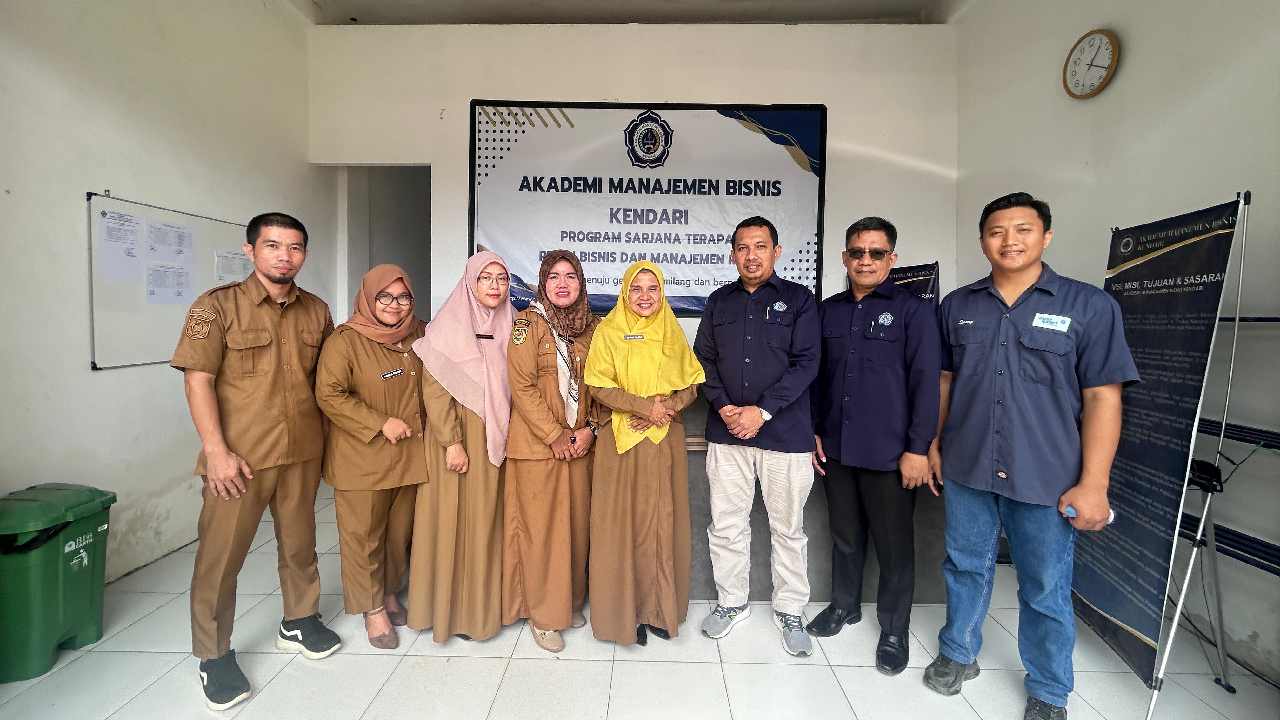 AMB Kendari teken MoU pengabdian dan beasiswa penuh hingga lulus untuk mahasiswa asal Konawe. Foto: Ist.