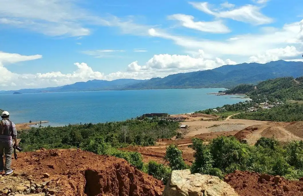 Desa Mandiodo, Kecamatan Molawe, Konawe Utara, menjadi tempat penambangan ore nikel. Foto: Repro Kamarudin/Mongabay Indonesia