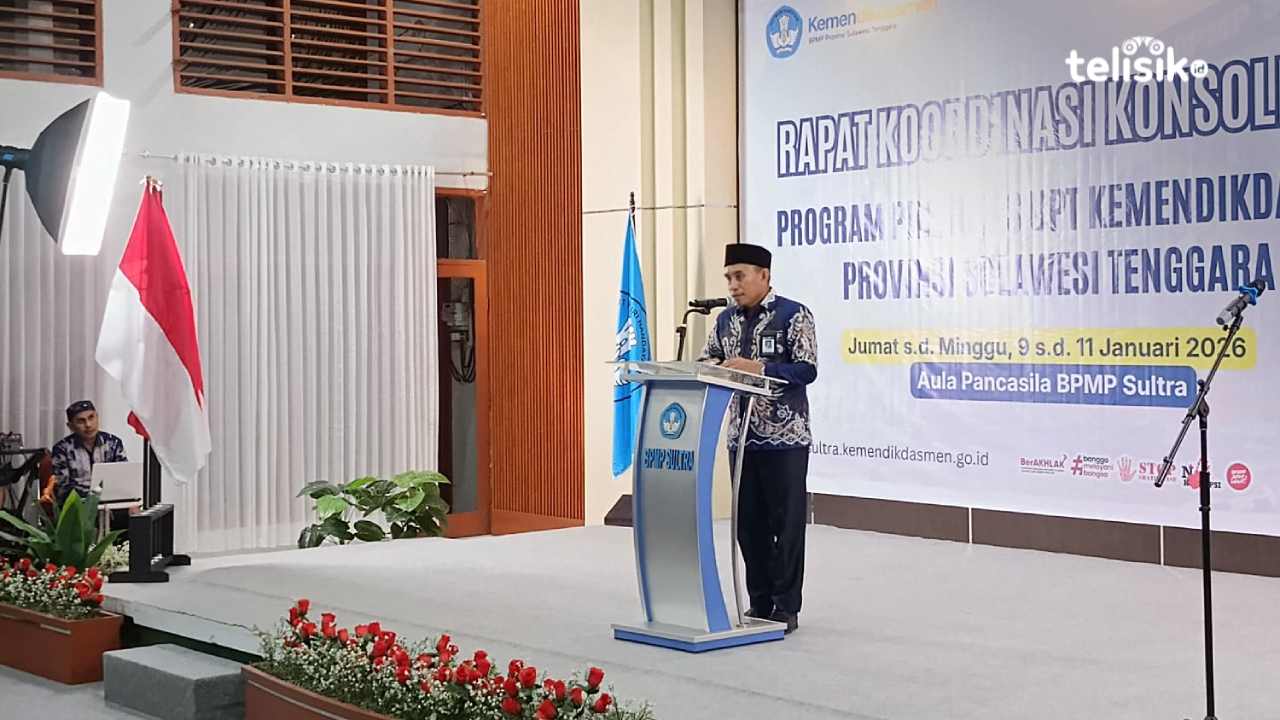 Kepala BPMP Sultra, Junaiddin Pagala, saat menyampaikan arahan di rapat koordinasi dan konsolidasi program prioritas UPT Kemendikdasmen Provinsi Sulawesi Tenggara, Jumat (9/1/2026). foto: Gede Suyana Sriski/telisik