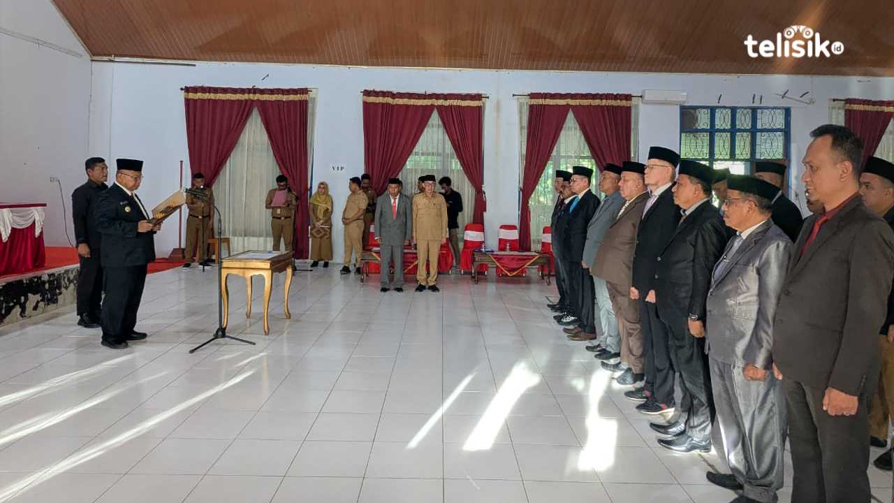 Bupati Buton Selatan, Muhammad Adios, melantik sejumlah pejabat baru eselon II di Gedung Lamaindo, Batauga, Senin (12/1/2026). Foto: Ali Iskandar Majid/telisik