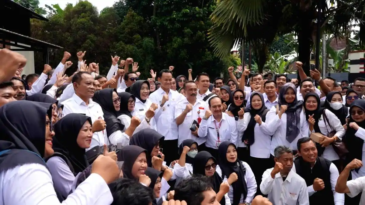 Kenaikan gaji guru PPPK paruh waktu 2026 di Karawang resmi ditetapkan, honor melonjak hingga 87,5 persen. Foto: Repro Banyumas Ekspres.