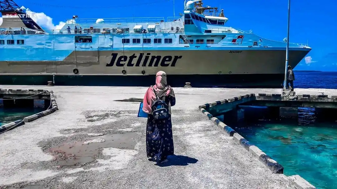 KM Jetliner berlayar di rute Kendari-Raha-Wanci. Foto: Facebook Ukhti Pingubi.
