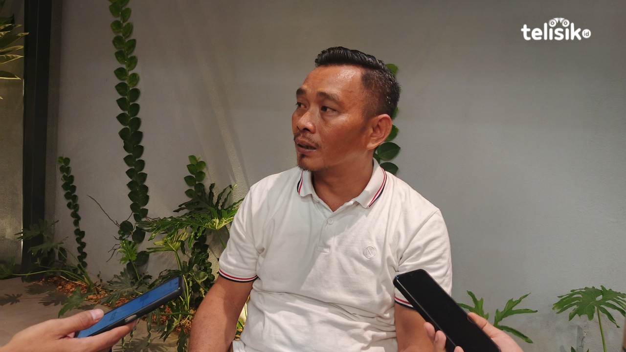 Syaiful Kasim, pengacara yang sebelumnya dilaporkan ke Polda Sultra oleh dua kliennya, bantah tuduhan dugaan penipuan dan penggelapan dana sengketa lahan, Jumat (9/1/2026). Foto: Gusti Kahar/Telisik
