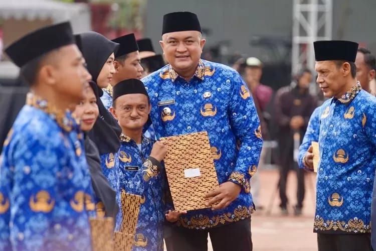 Program PPPK paruh waktu 2026 menawarkan kepastian status kerja dengan kisaran gaji dan tunjangan resmi pemerintah. Foto: Repro Metrobogor.