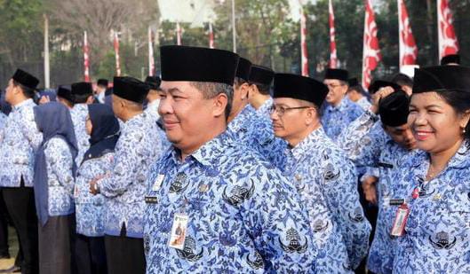 Memasuki 2026, rencana pencairan gaji ke-13 PNS dan PPPK kembali dinantikan, menunggu kepastian resmi pemerintah. Foto: Repro CNBC Indonesia.