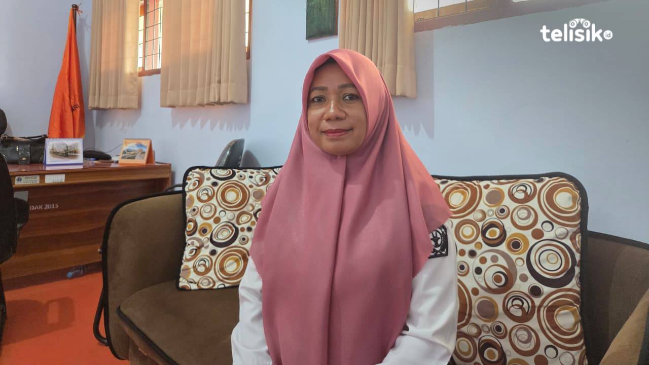 Kepala SMKN 6 Kendari, Sitti Ma'wa Rohani. Foto: Ana Pratiwi/Telisik.