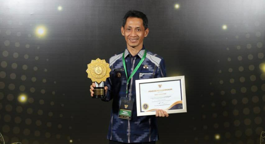 Bupati Haliana saat menerima UHC Awarad 2026 pada Jakarta International Expo (JIEXPO). Foto: Ist.