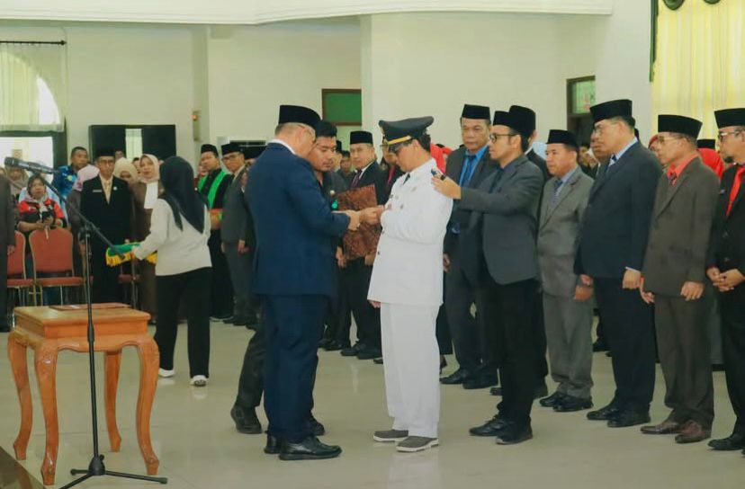 Pelantikan dan pengambilan sumpah jabatan pejabat pimpinan tinggi pratama, administrator, dan pengawas oleh Wali Kota Baubau, Yusran Fahim, Jumat (23/01/2026) di Aula Kantor Wali Kota Baubau. Foto: Ist.