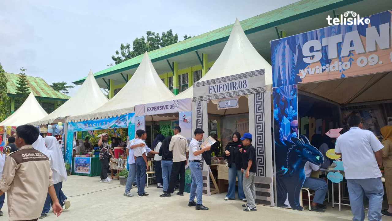 Stand para peserta pameran dan MAY.COM di MAN 1 Kendari. Foto: Erni Yanti/Telisik