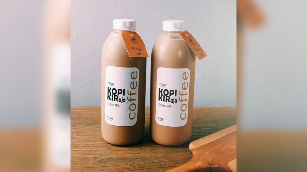 Kopi kemasan botol bisa menjadi peluang usaha modal kecil untung besar. Foto: Pinterest