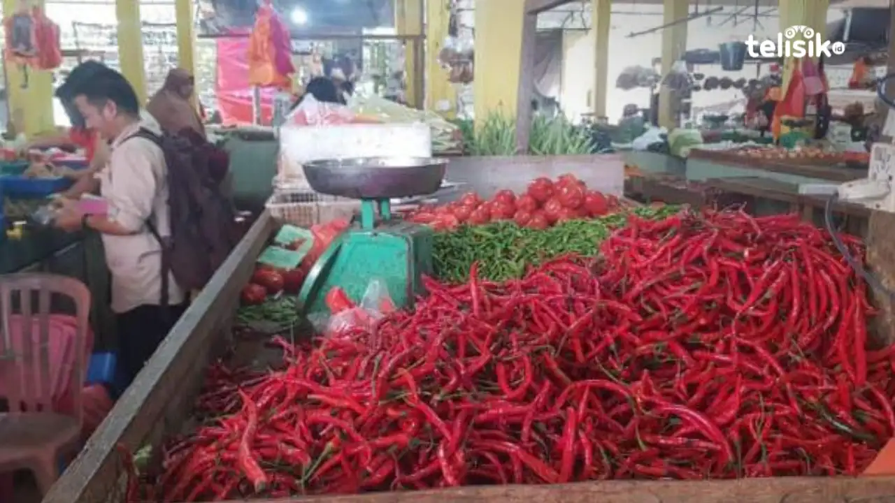 Harga cabai jelang ramadan naik begitu tinggi di Pasar Anduonohu dan Pasar Mandonga. Foto: Gede Suyana Sriski/Telisik.