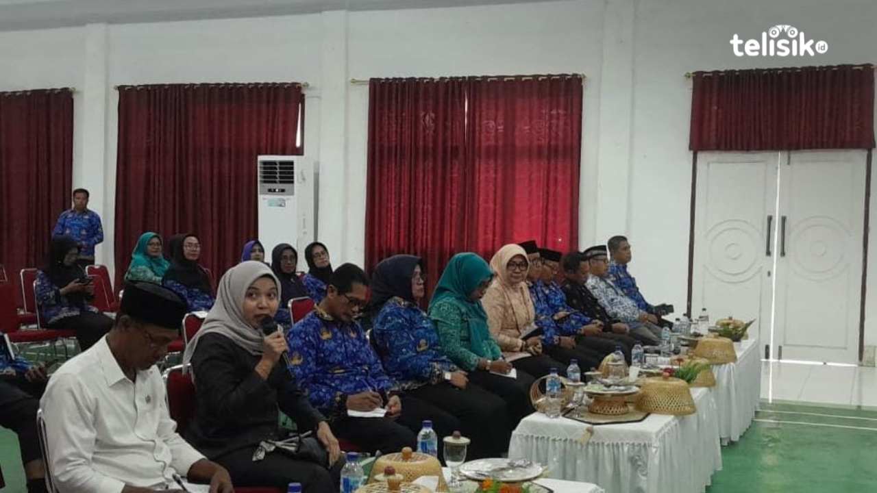 Anggota DPRD Wakatobi, Hardianti Harun, saat menyampaikan aspirasinya pada forum Musrenbang. Foto : Zulkfili Herman T/Telisik