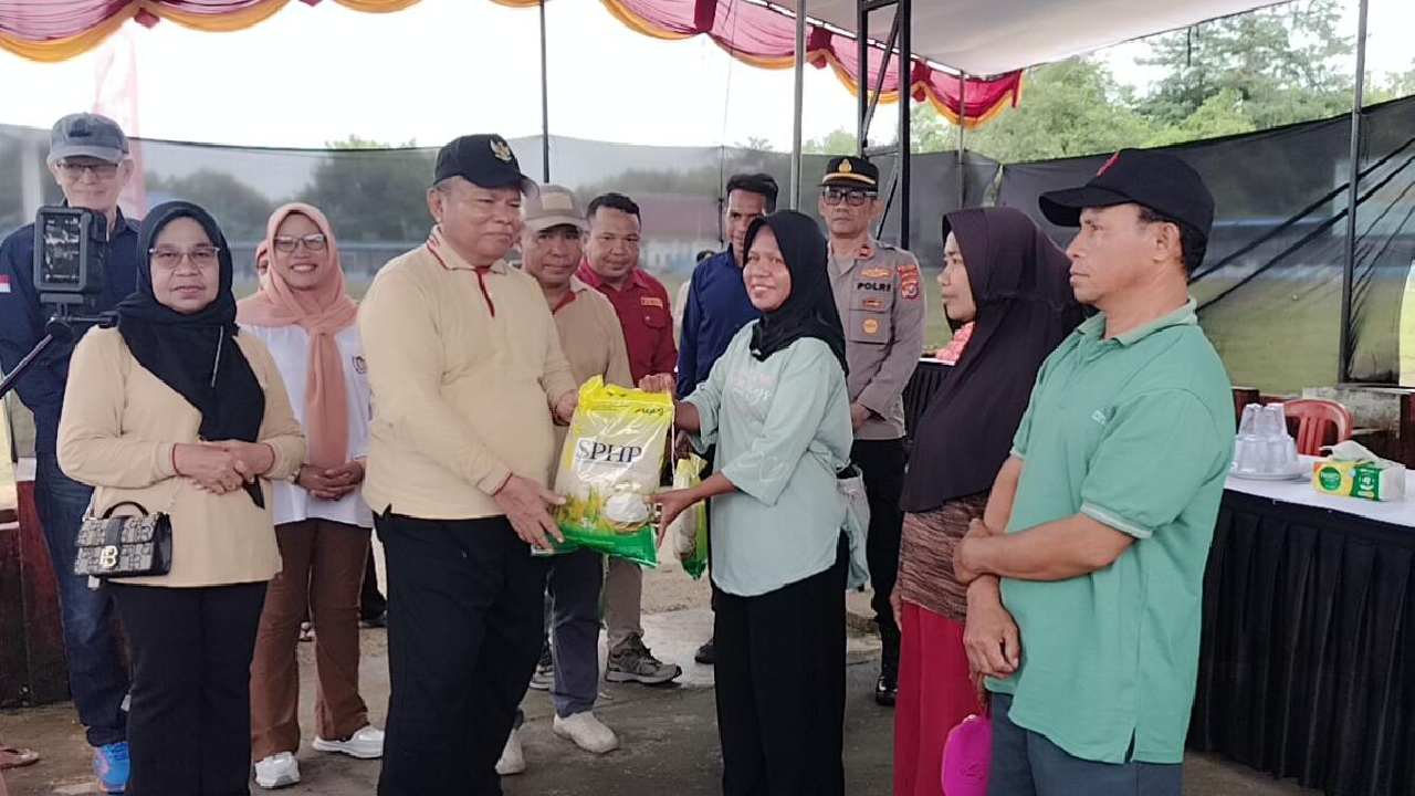 Bupati Buton Selatan, Muhammad Adios, saat membuka GPM di Lapangan Lakarada, Batauga, Jumat (13/2/2026). Foto: Ist.