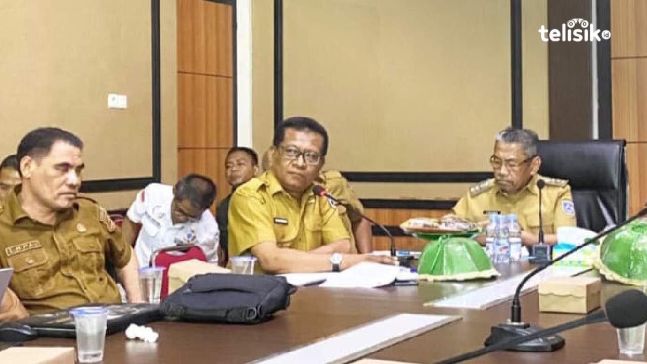 Kadis PMD Kabupaten Muna, Fajaruddin Wunanto (tengah). Foto : Sunaryo/Telisik